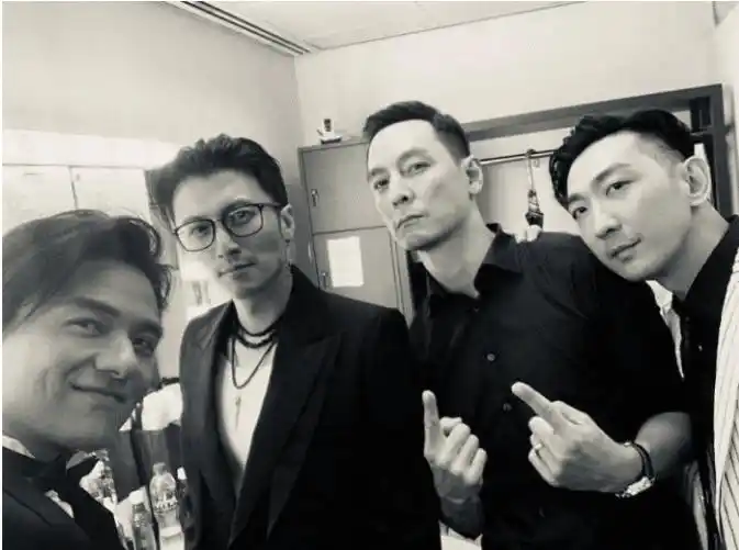 谢霆锋吴彦祖冯德伦养眼同框,时隔二十多年,神仙组合帅气不变