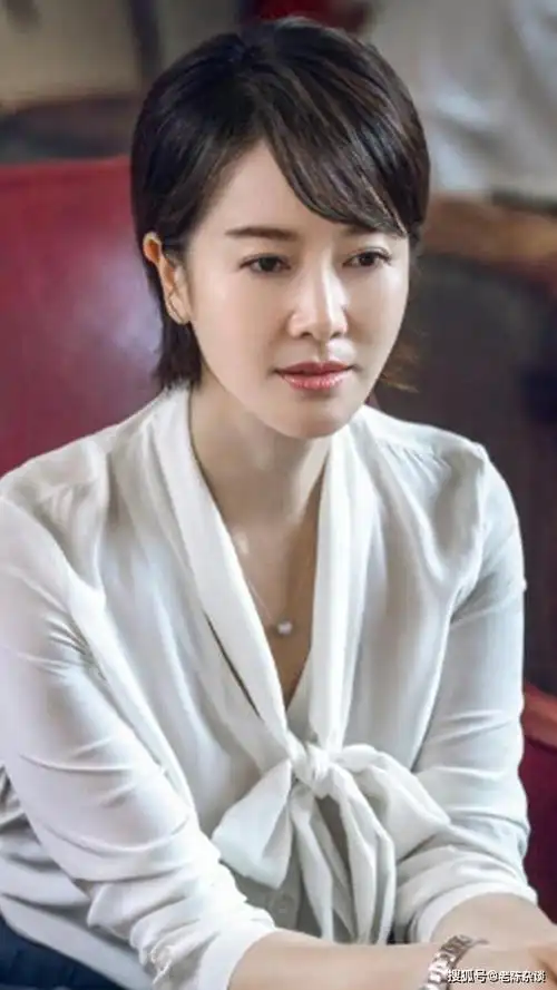 真乃人间尤物!46岁左小青饱满性感,着实迷人啊!_身材_