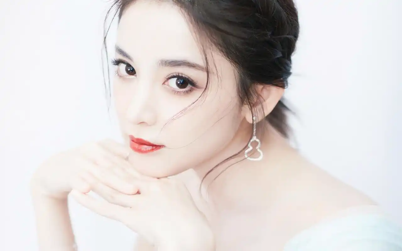 古力娜扎仙气十足写真桌面壁纸