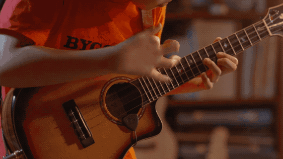 火遍全球的11岁指弹神童这双手却曾被判发展迟缓