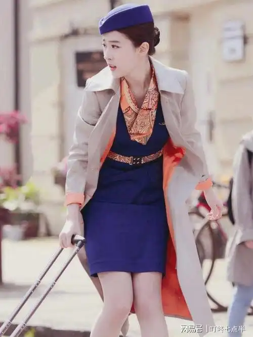 刘亦菲穿上空姐制服,扮演引领潮流的时尚icon!