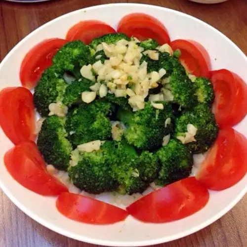 树上的鸟儿做的花式菜品摆盘