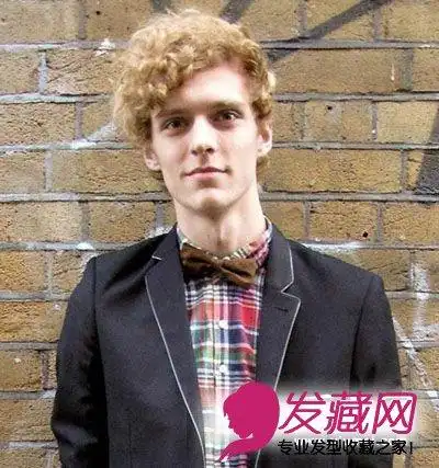 街拍欧美男士发型很骚包