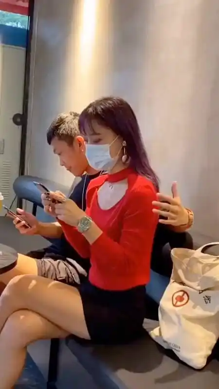 兄弟新交的女朋友,半个小时了,都不敢上手-全民小视频