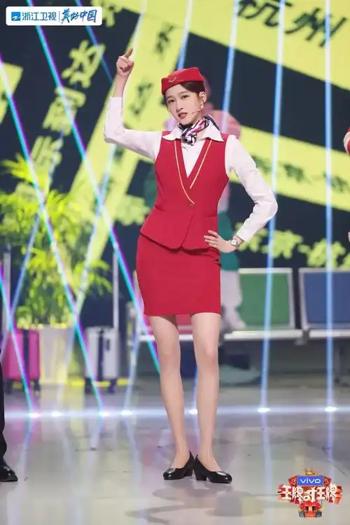 原本出自关晓彤16岁与夏雨主演的电影的《浪漫天降》插曲《空姐之歌》