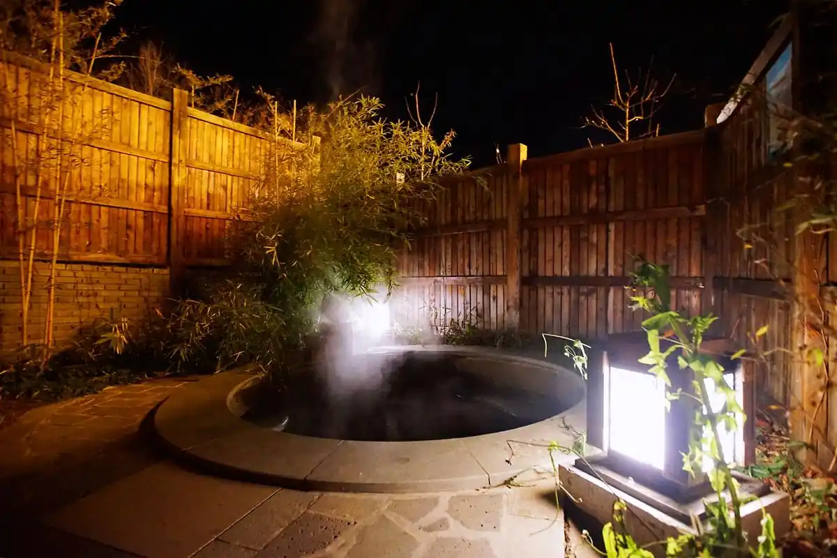 环境好水温高 昔日帝王之选的遵化汤泉 今日你会约着谁同去泡汤?