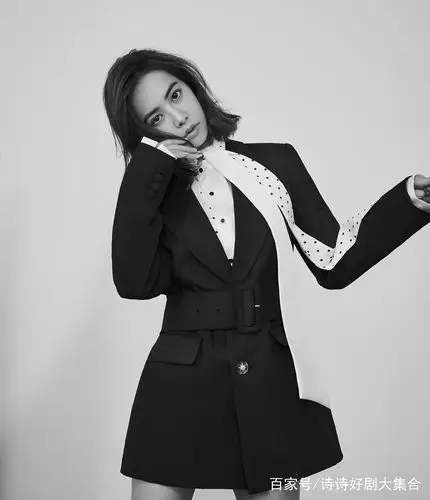 蔡依林写真大片曝光,身着白色裤装尽显淑女温婉气质