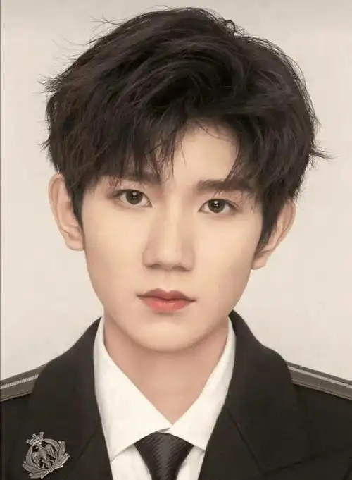 王源喜获新称号一张照片被广泛应用粉丝不知不觉又立了功