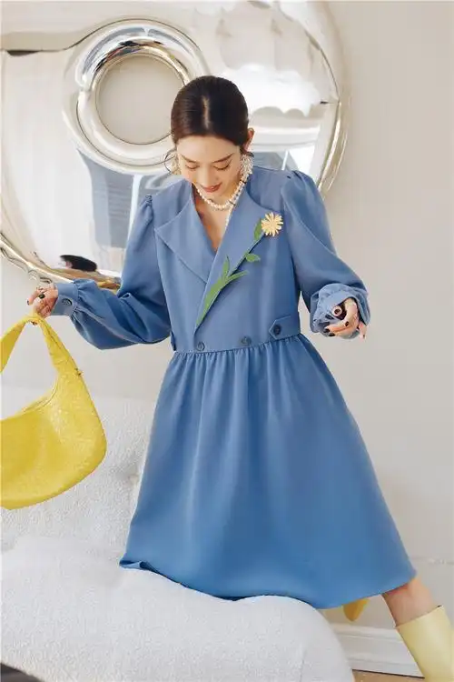 法式v领刺绣花泡泡袖湖蓝色连衣裙女春夏高腰中长大摆裙