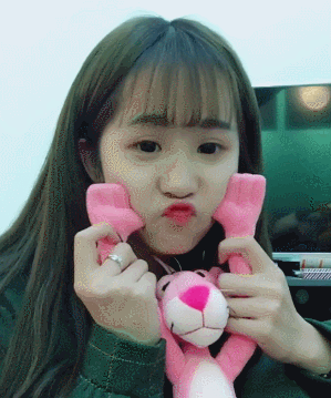 萌妹子gif玩偶gif可爱gif嘟嘴gif