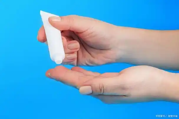 把牙膏涂抹在手上,作用太厉害,看完这招你会感谢我,很多人不懂