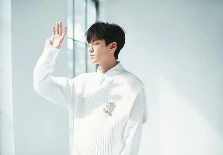 毕雯珺生日单曲《欲控》上线 首度尝试填词