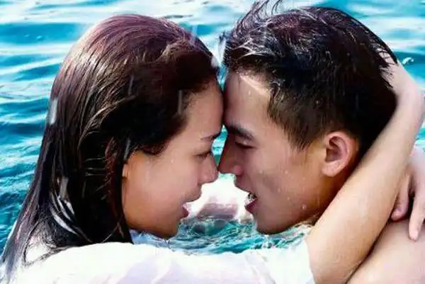 1998年苏有朋丢失三条牛仔裤正焦急寻找却发现在赵薇的房间里