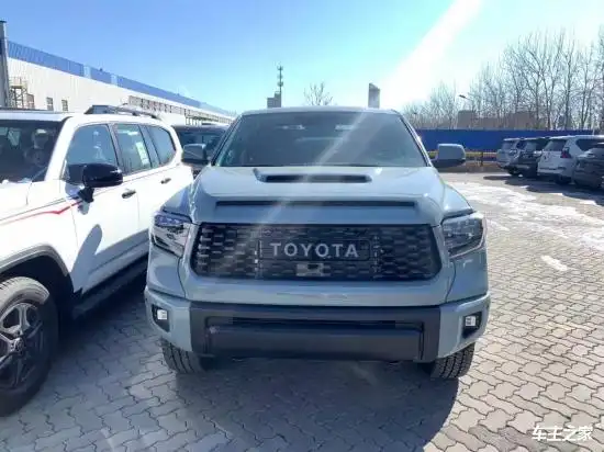 2021款丰田坦途pro皮卡,天津港丰田坦途改装车前半个车身的外形和丰田