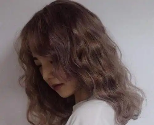 发量少发根软的女人试试看头顶烫蓬松有气质还显脸小