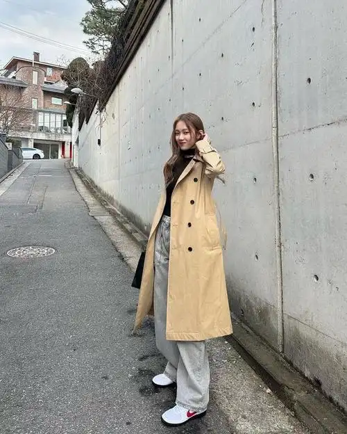 174公分李圣经街拍造型随便穿都显腿长!|风衣|长腿|内搭|上衣|模特|朴