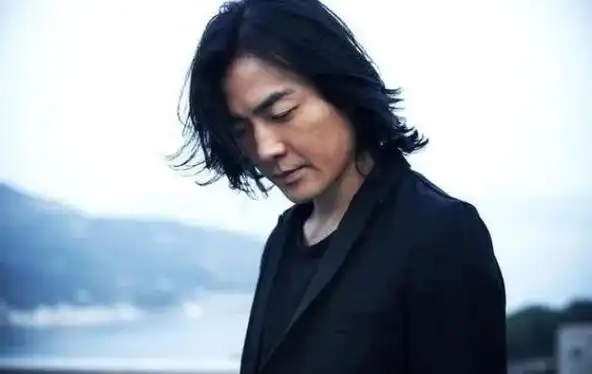 刘伟强64岁生日派对古惑仔罕见齐聚郑伊健惊现断崖式衰老