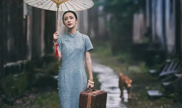 诗人戴望舒的雨巷姑娘,苦恋8年未成正果,一生三段感情皆告失败