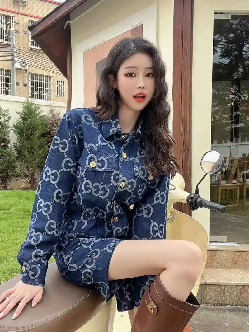 早秋新款印花牛仔套装 前襟口袋夹克外套 搭配牛仔短 - 抖音