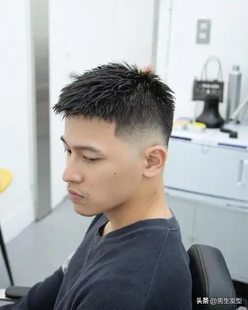 适合30岁左右男生的发型,夏天剪这4款就够了,帅气有个性