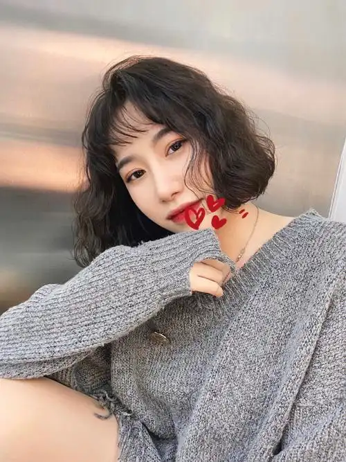 短发女生的专属烫发减龄感十足
