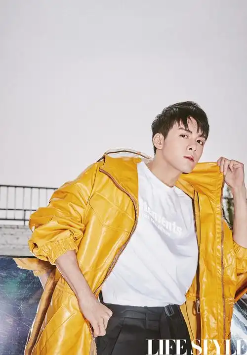 曾舜晞登时尚杂志封面 摩登运动展现全新风格