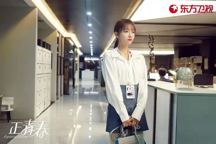 吴谨言剧照喜欢有劲儿的角色《正青春》中,吴谨言饰演的的章小鱼,二本