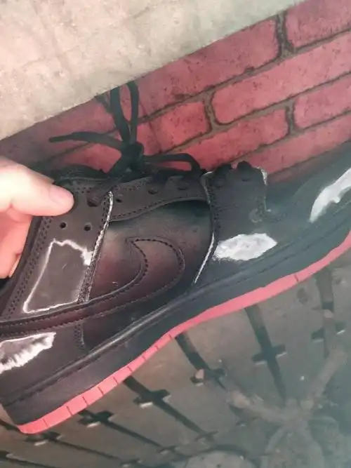 刚洗完的鞋子有白色的东西