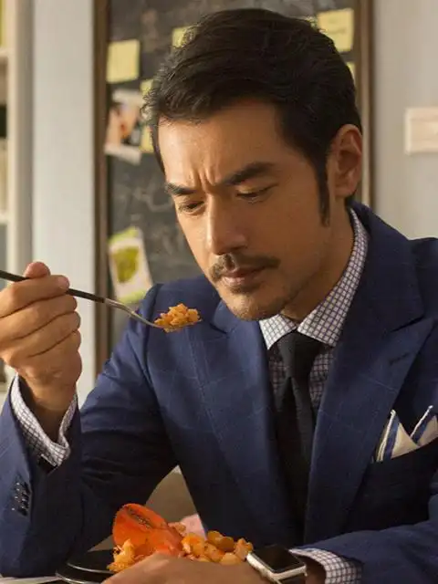 金城武48岁帅气不减,过普通人生活,蓄满胡子拍摄杂志惊呆粉丝