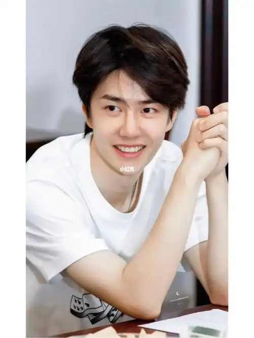 这是还没有剪头发王一博 好迷啊!