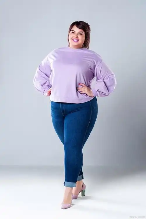 今天,我将为大家分享一些穿衣技巧,帮助肥胖的人找到适合自己的衣服