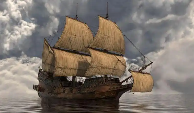 海面上行驶的旧帆船