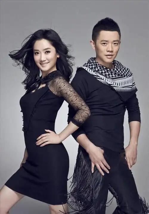 有一次,鲁豫采访了"凤凰传奇"组合的成员玲花和曾毅.