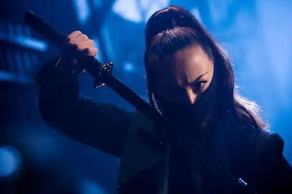 韩晓《圣堂风云》蒙面出行