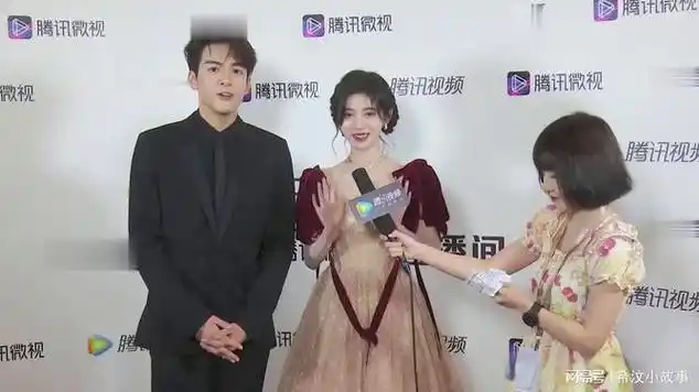 曾舜晞打招呼:嗨大家好我是鞠婧祎!