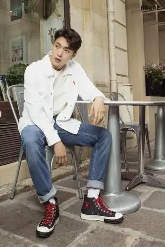 三哥张艺兴"上演"匡威时尚大片,你是不是又蠢蠢欲动了呢?