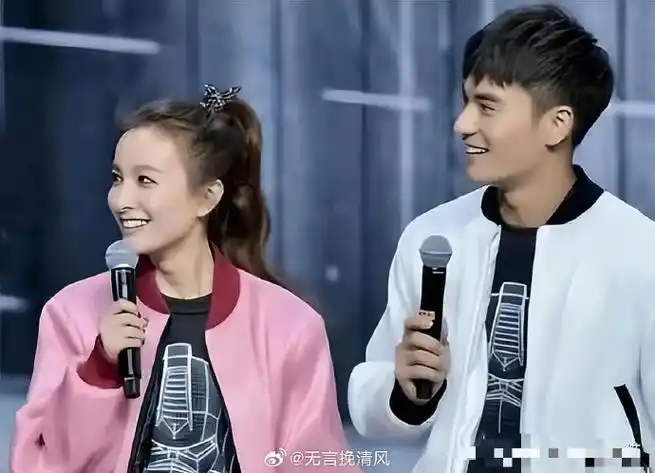 吴昕和她男朋友郑凯其实挺像的,特别是鼻子,感觉就是一个模子刻出来的