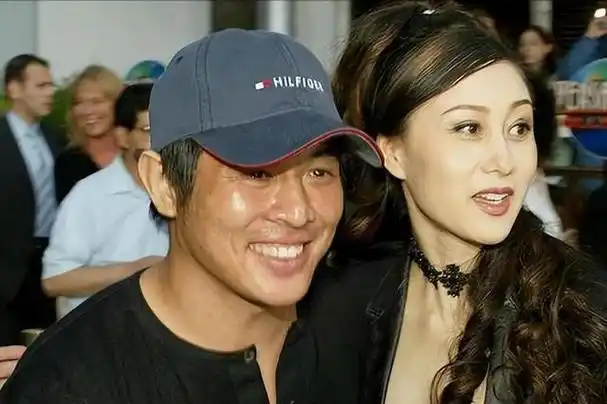 利智被李连杰独宠34年看似身在蜜罐甜蜜背后却是心酸