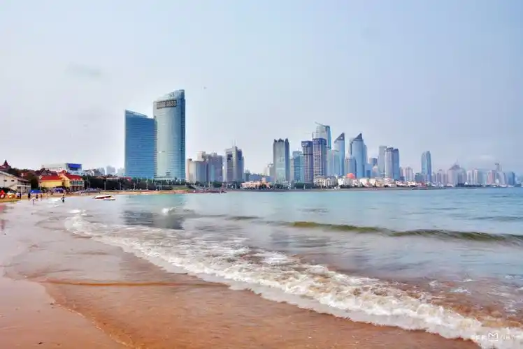 p>第三海水浴场也叫太平角浴场,位于太平角东侧,湛山湾畔,规模虽不大