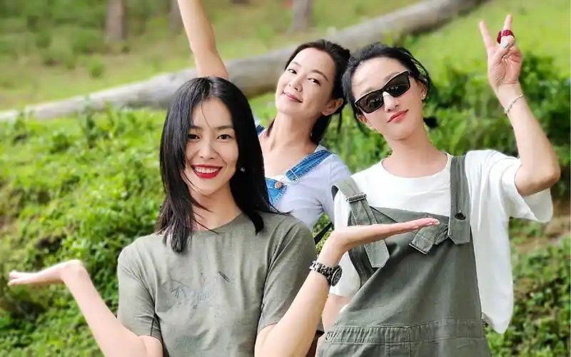 《很高兴认识你》刘雯反差萌,刚唱完儿歌就霸气走秀