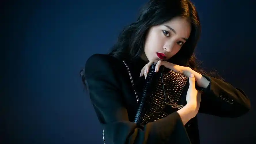欧阳娜娜甜酷黑色系高清桌面壁纸壁纸