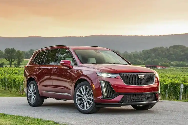 加州红车漆大面积黑化运动套件凯迪拉克xt6铂金黑钻版上市售4857万元