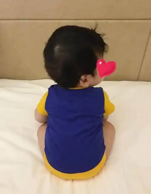 陈妍希晒照为儿子庆生,小星星头发密皮肤白,网友催她二胎生女儿_陈晓