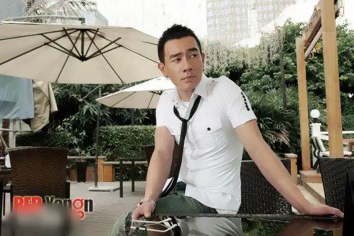 陈小春生活写真照-明星库-中国时尚网