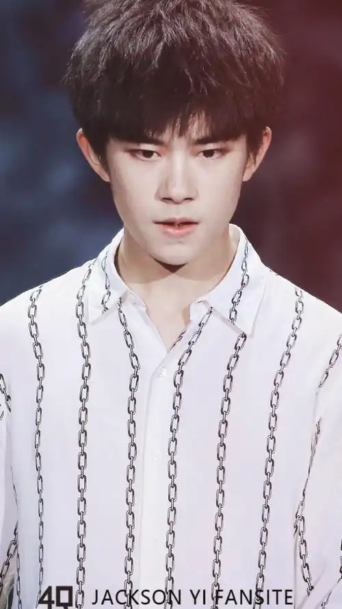 易烊千玺1128十六岁生日快乐