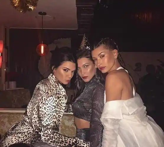 justinbieber婚后甜过初恋,秀恩爱日常太"虐狗"!_比伯_hailey_妻子