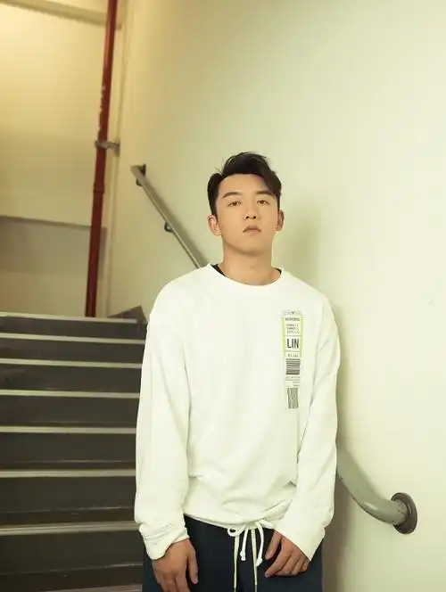 明星照片,明星艺术照,明星个人资料和图片,明星代言费用报价,明星商演