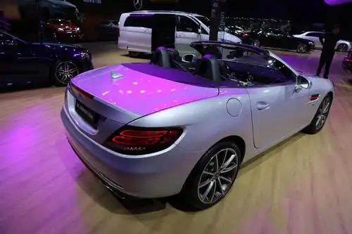 梅赛德斯-奔驰slc 260,50万级别敞篷跑车,车展实拍!