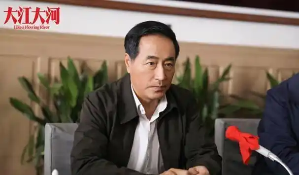 杨立新:27岁娶平凡妻子,相爱39年,儿子杨玏成了夫妻俩