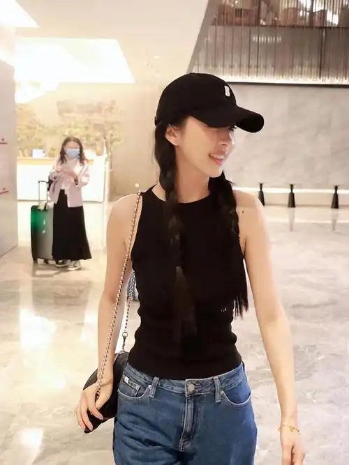 还没翻红先翻车李菲儿成万人嫌早年旧照被扒与现在判若两人